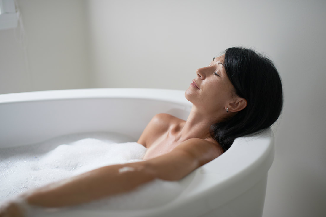 postpartum-massage-bath